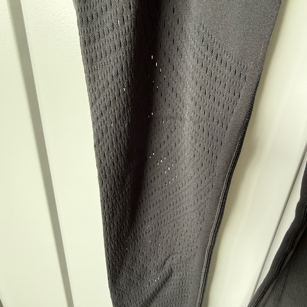 Lululemon Charcoal Grey Leggings, Sz 6, 24” inseam - Picture 2 of 6